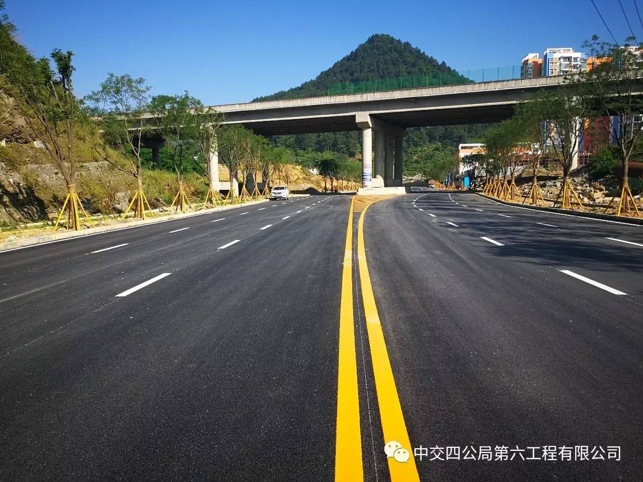 遵綏路延長線道路工程交通標線施工全面完成，助力區域交通優化